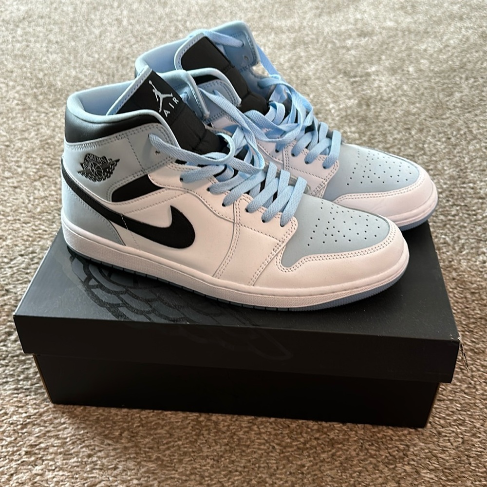 Jordan 1 Mid SE